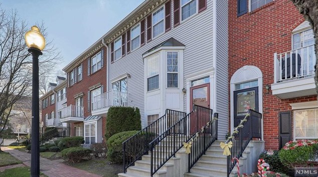 17 Mulberry St, Jersey City, NJ 07305-4853