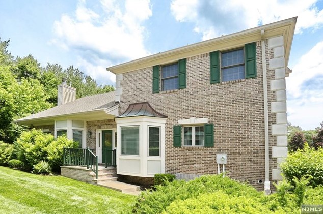211 Laurel Brook Rd #211, Montvale, NJ 07645