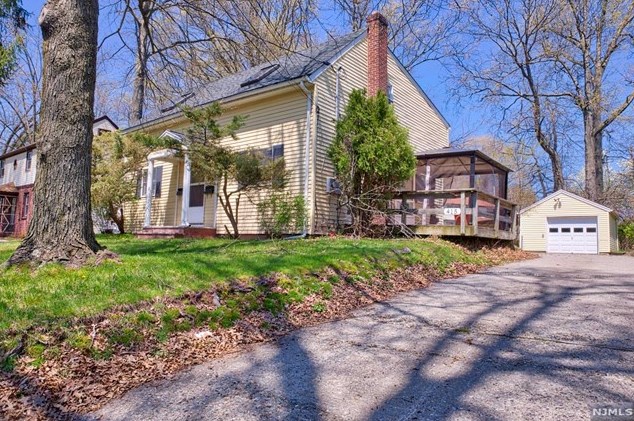 415 1st St, Closter NJ  07624-3009 exterior