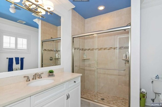 164 Cortland Dr, Upper Saddle River NJ 07458-2818 exterior