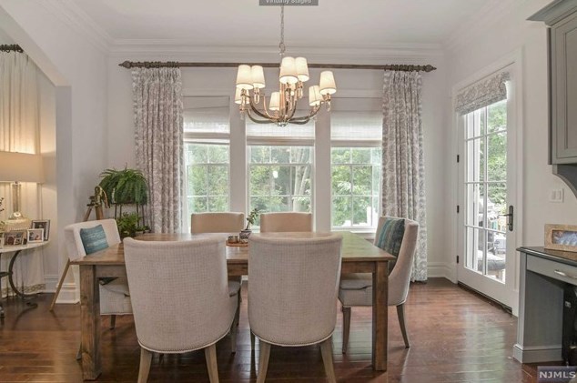 164 Cortland Dr, Upper Saddle River NJ 07458-2818 exterior