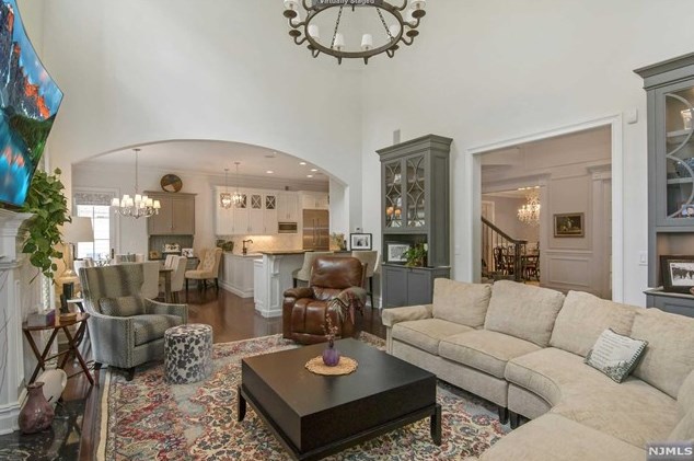 164 Cortland Dr, Upper Saddle River NJ 07458-2818 exterior