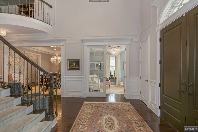 164 Cortland Dr, Upper Saddle River NJ 07458-2818 exterior