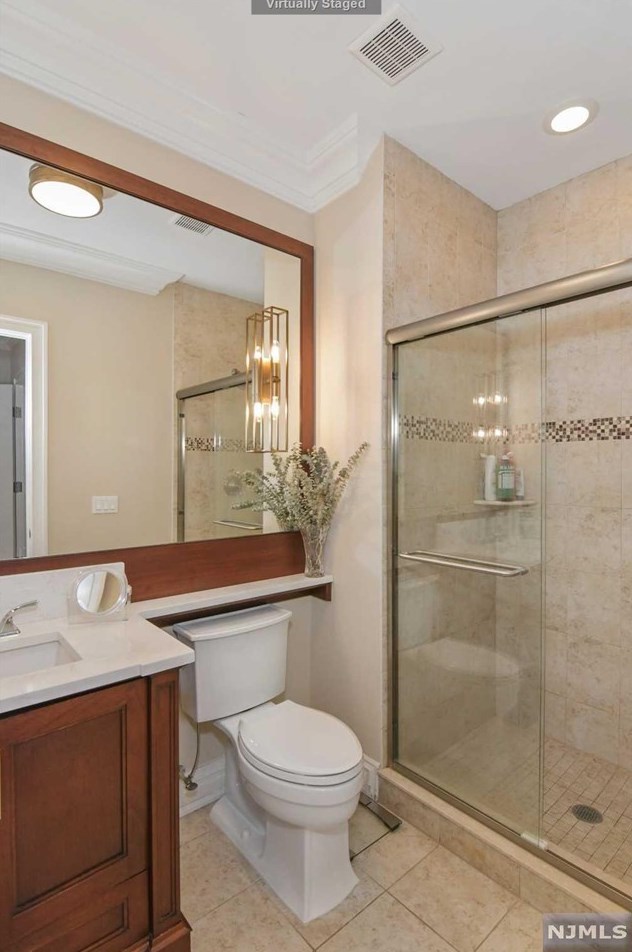 164 Cortland Dr, Upper Saddle River NJ 07458-2818 exterior