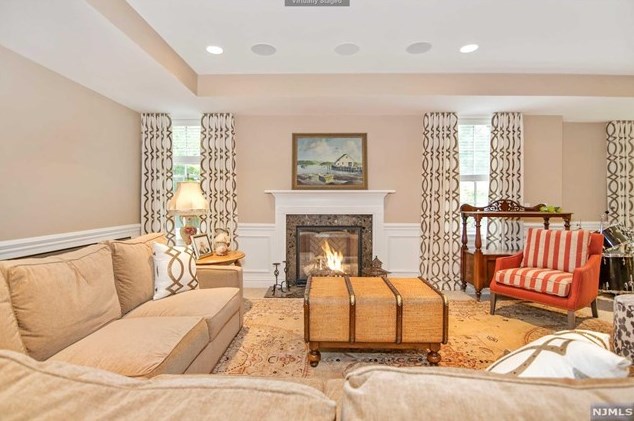 164 Cortland Dr, Upper Saddle River NJ 07458-2818 exterior