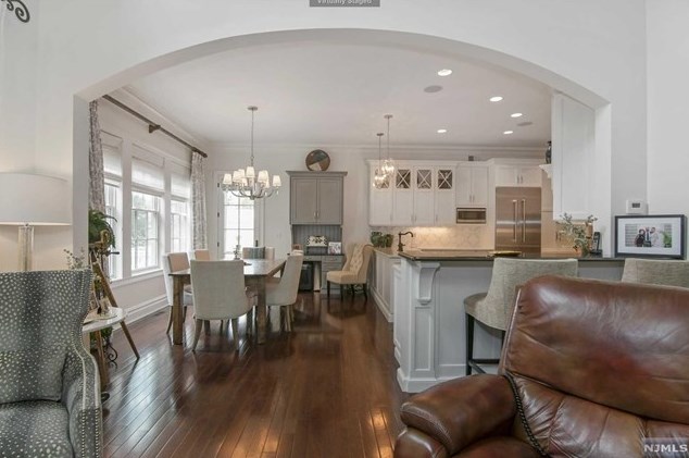 164 Cortland Dr, Upper Saddle River NJ 07458-2818 exterior