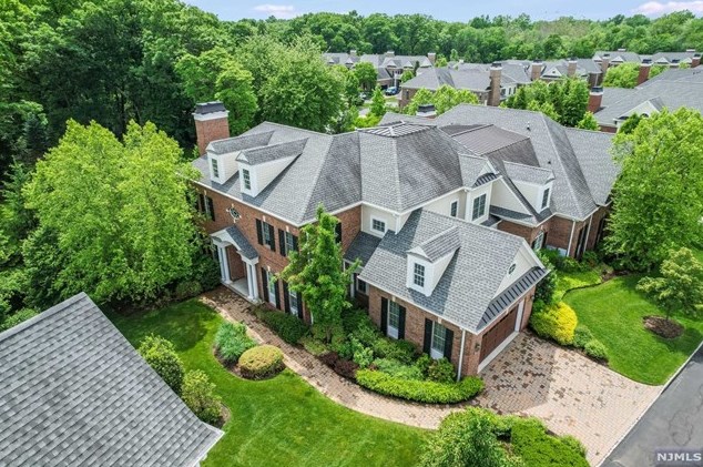 164 Cortland Dr, Upper Saddle River NJ 07458-2818 exterior