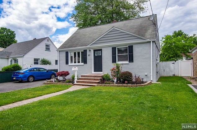87 New York Ave, Bergenfield, NJ 07621