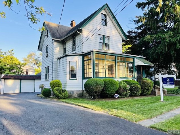 1089 Arlington Ave, Teaneck, NJ 07666-5702