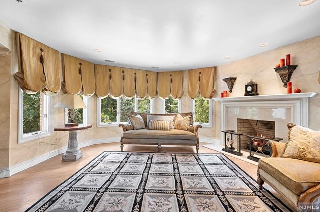 168 Vaccaro Dr, Cresskill NJ 07626-1761 exterior