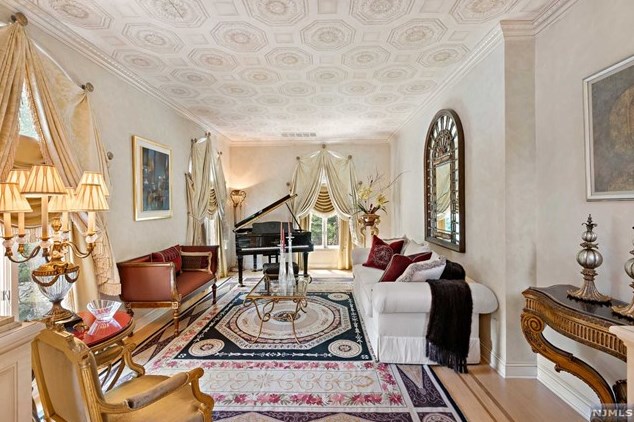 168 Vaccaro Dr, Cresskill NJ 07626-1761 exterior