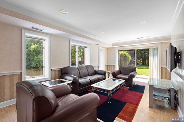 168 Vaccaro Dr, Cresskill NJ 07626-1761 exterior