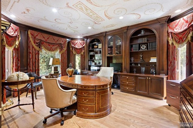 168 Vaccaro Dr, Cresskill NJ 07626-1761 exterior