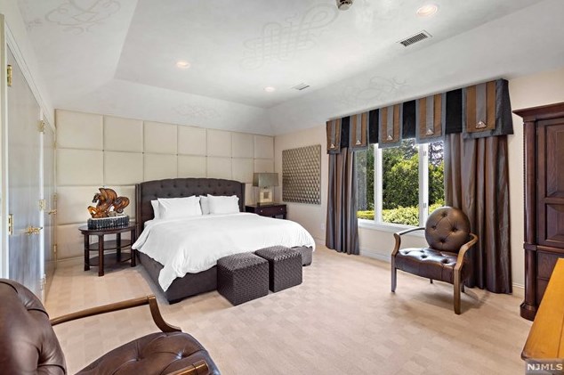 168 Vaccaro Dr, Cresskill NJ 07626-1761 exterior