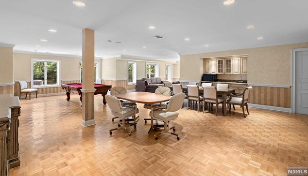 168 Vaccaro Dr, Cresskill NJ 07626-1761 exterior