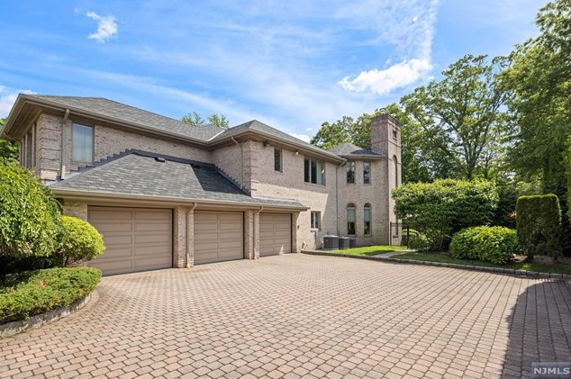 168 Vaccaro Dr, Cresskill NJ 07626-1761 exterior