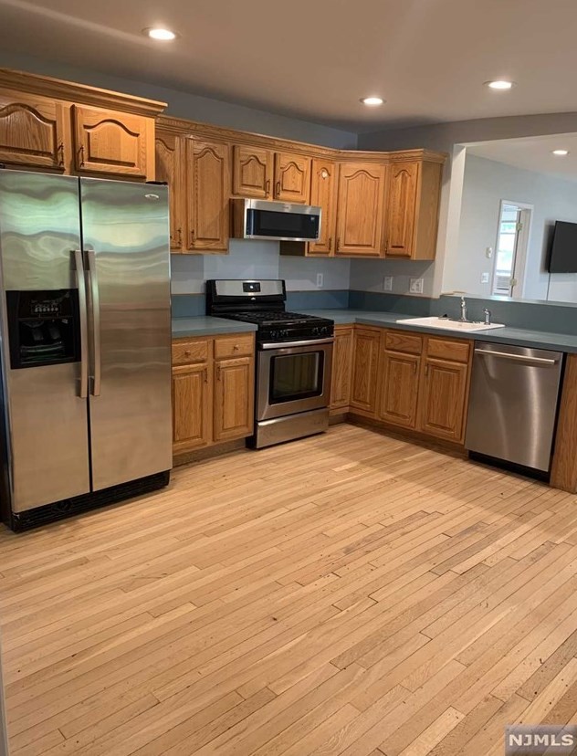 53 Clinton Pl, East Rutherford, NJ 07073-1323