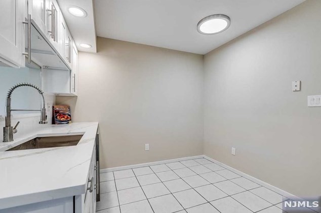 3 Avon Ct, Chatham Township NJ exterior