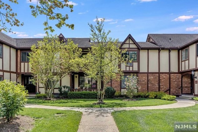 3 Avon Ct, Chatham Township NJ exterior