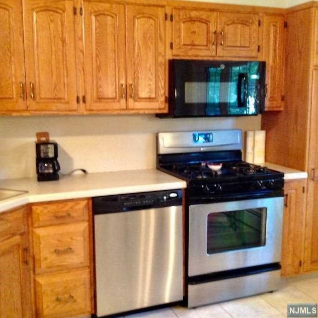 78 Woodmont Dr, Westwood, NJ 07677