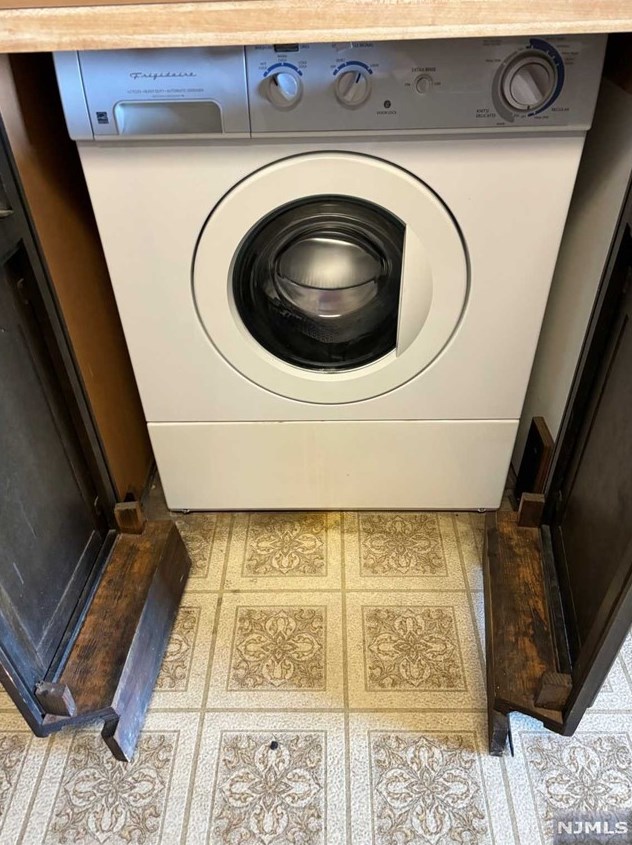 626 Harmon Cove Tower, Secaucus NJ 07094-1733 exterior