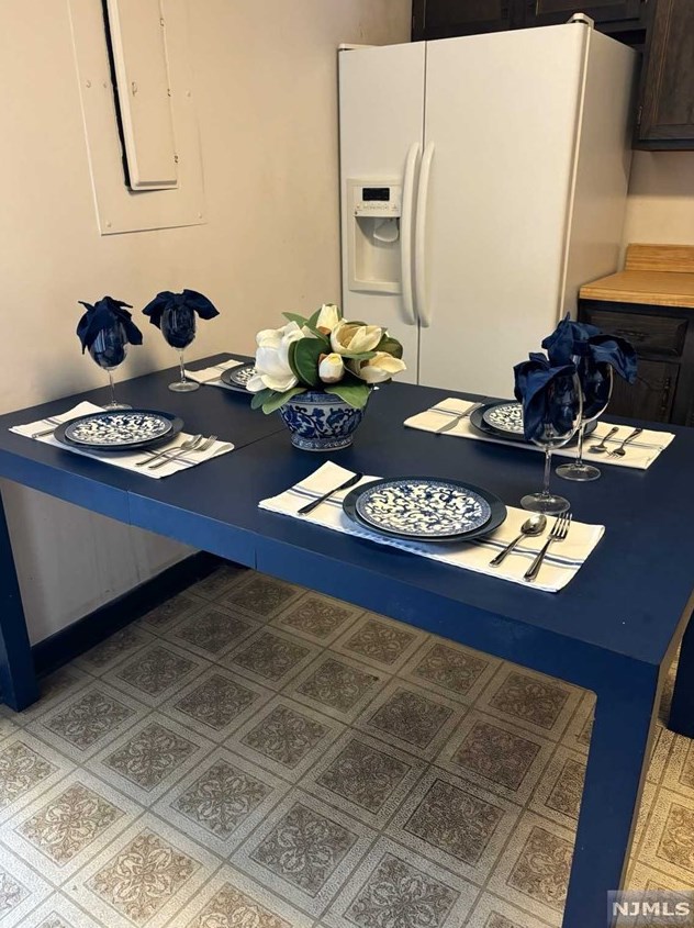 626 Harmon Cove Tower, Secaucus NJ 07094-1733 exterior