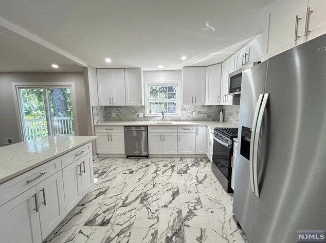 3 Orchard Sq, West Caldwell, NJ 07006-5110