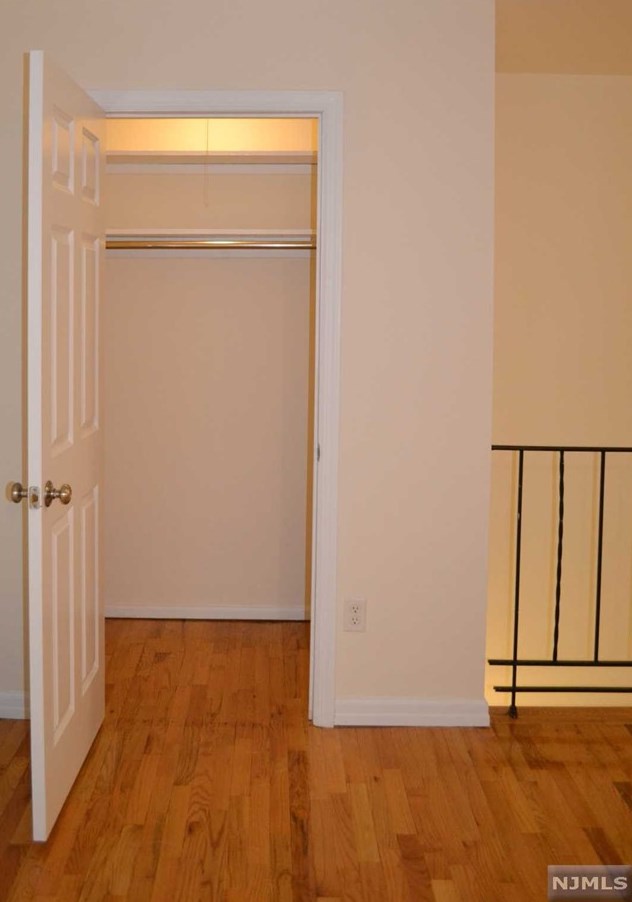 110 Midland Ave, Midland Pk NJ  07432-1414 exterior