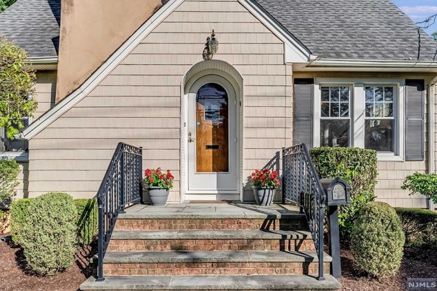 351 Doremus Ave, Ridgewood, NJ 07452