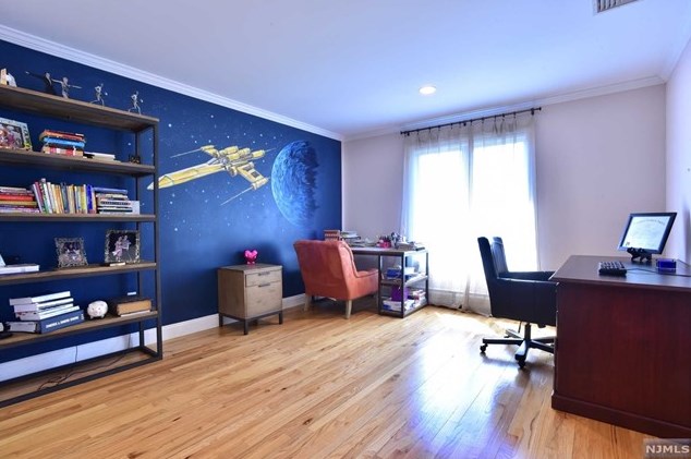 1077 Briar Way, West Fort Lee NJ 07024-6445 exterior