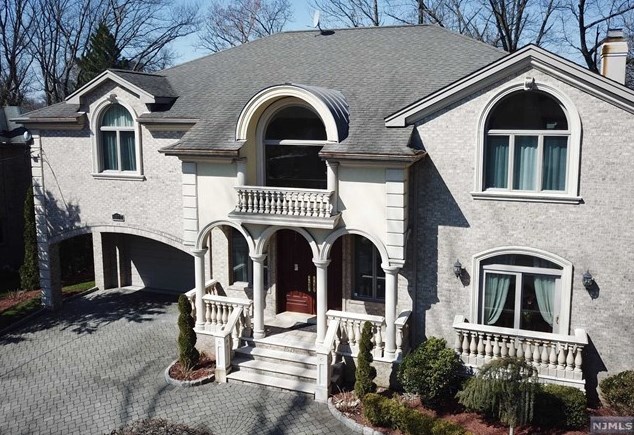 1077 Briar Way, West Fort Lee NJ 07024-6445 exterior