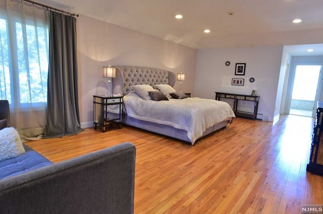 1077 Briar Way, West Fort Lee NJ 07024-6445 exterior