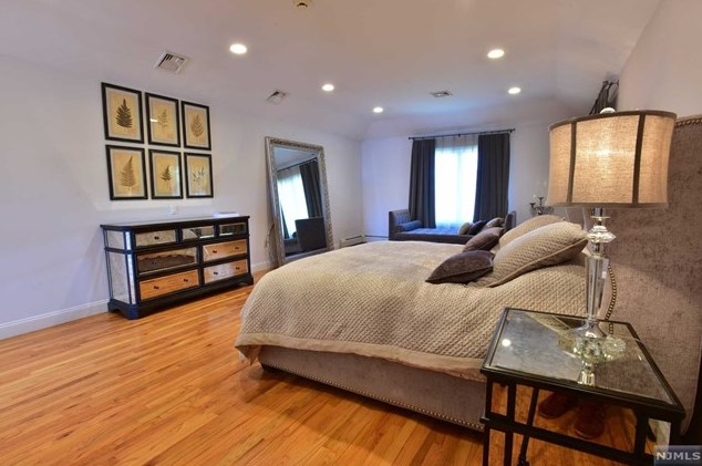 1077 Briar Way, West Fort Lee NJ 07024-6445 exterior