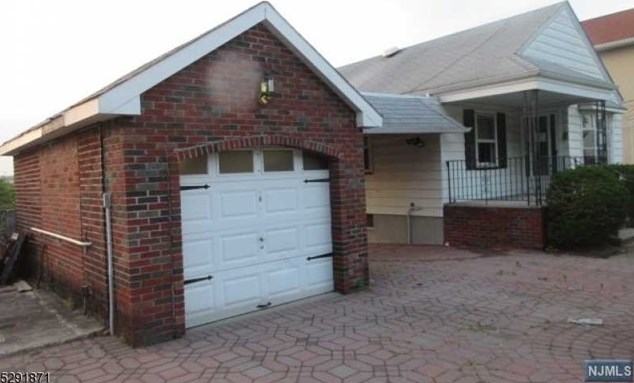 789 Chase Ave, Lyndhurst, NJ 07071-3329