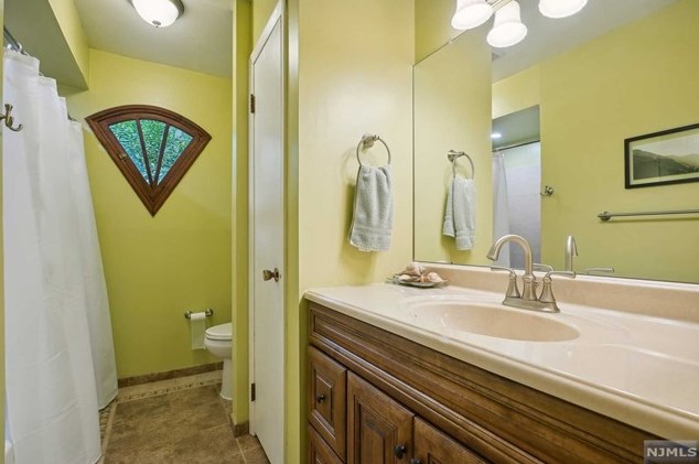 18 Ellsworth Ter, Montvale NJ 07645-2010 exterior