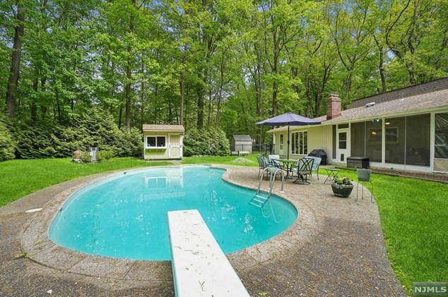 18 Ellsworth Ter, Montvale NJ 07645-2010 exterior