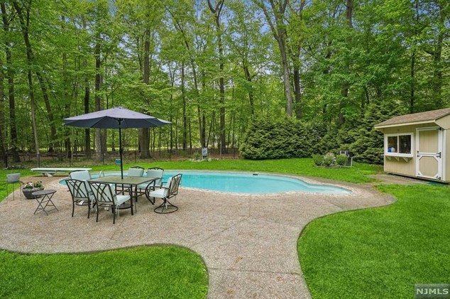 18 Ellsworth Ter, Montvale NJ 07645-2010 exterior