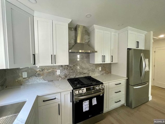 419 10th St, Palisades Park NJ  07650-2324 exterior