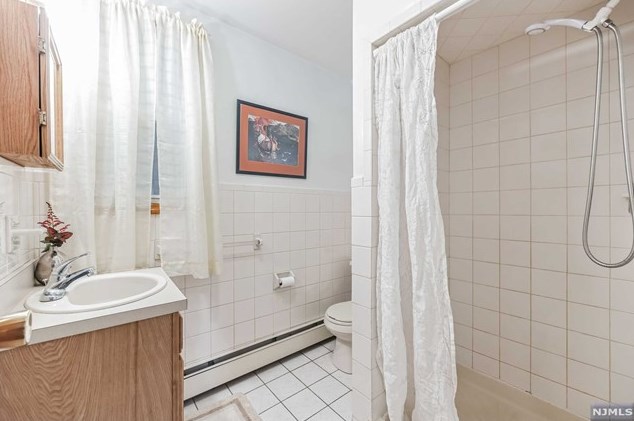 9 Church Square, East Newark, NJ 07029