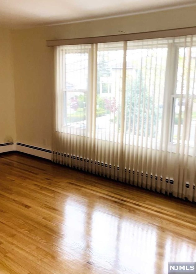140 Palisades Blvd, Palisades Park NJ  07650-1234 exterior