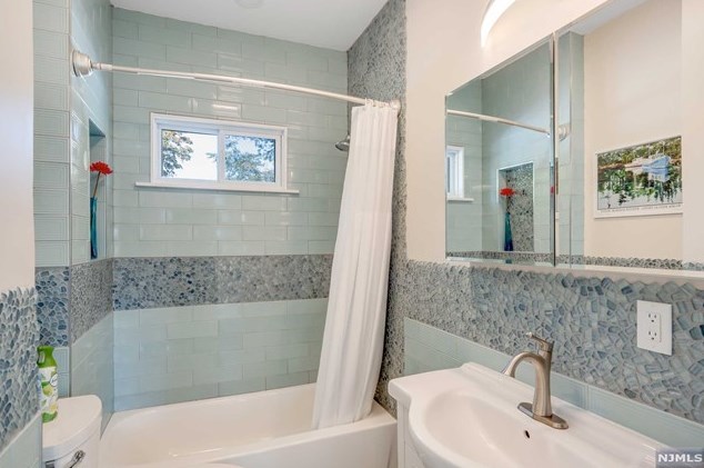 117 Lk St, Bergenfield NJ 07621-2817 exterior