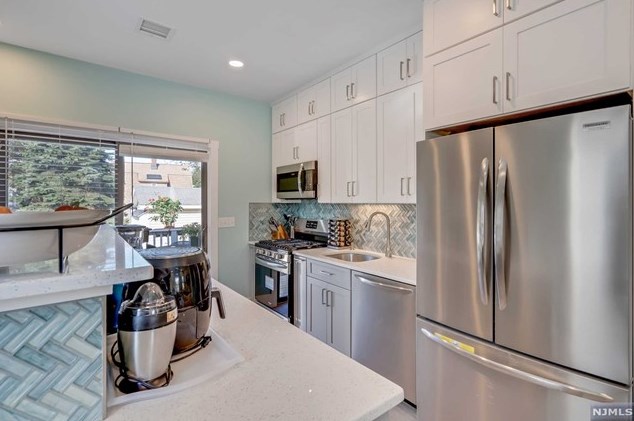 117 Lk St, Bergenfield NJ 07621-2817 exterior