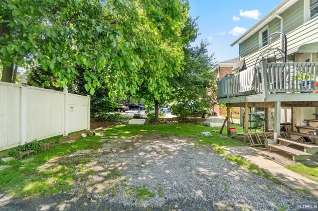 187 Ft Lee Rd, Teaneck NJ 07666-3209 exterior