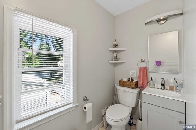 187 Ft Lee Rd, Teaneck NJ 07666-3209 exterior