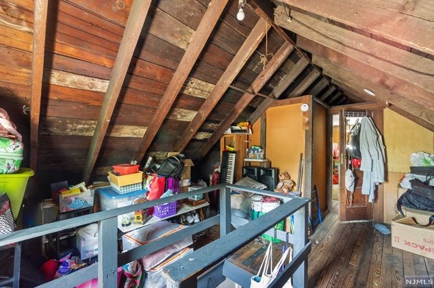 187 Ft Lee Rd, Teaneck NJ 07666-3209 exterior