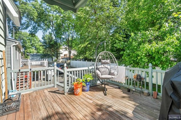 187 Ft Lee Rd, Teaneck NJ 07666-3209 exterior