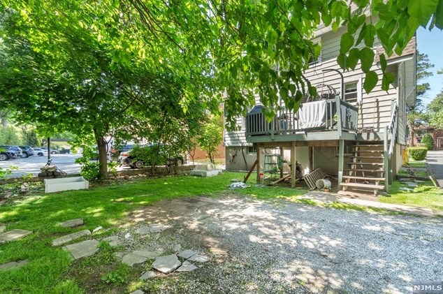 187 Ft Lee Rd, Teaneck NJ 07666-3209 exterior