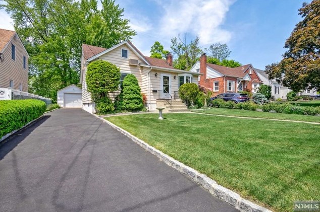 50 Huntting Dr, Dumont, NJ 07628-1517
