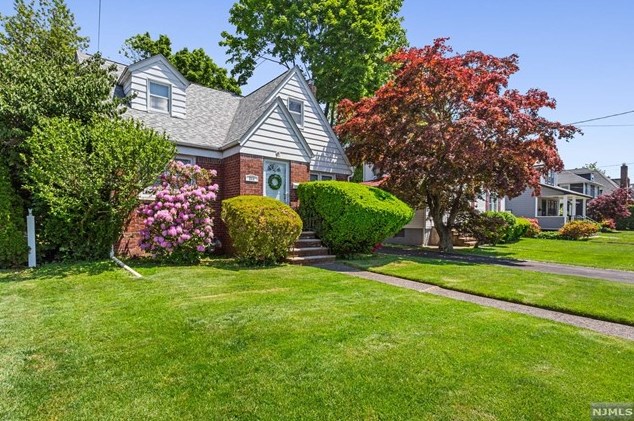 221 Bell Ave, Hasbrouck Heights, NJ 07604