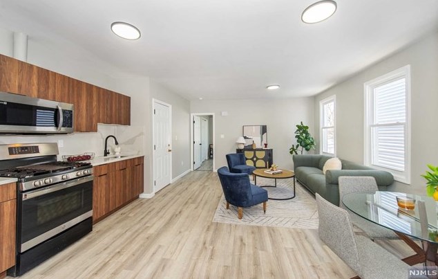 125 Kearney Ave, Jersey City NJ 07305-1632 exterior